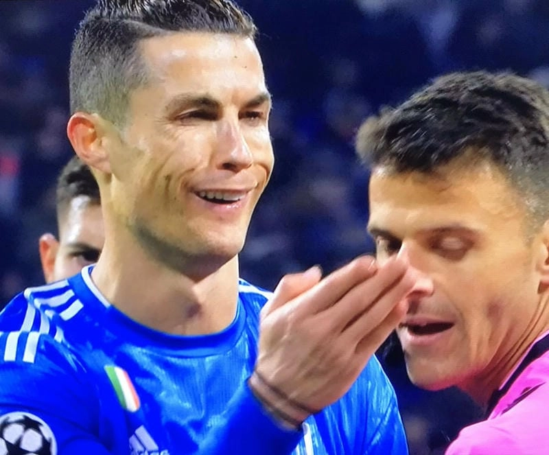 Thức dậy cùng những hình ronaldo meme troll