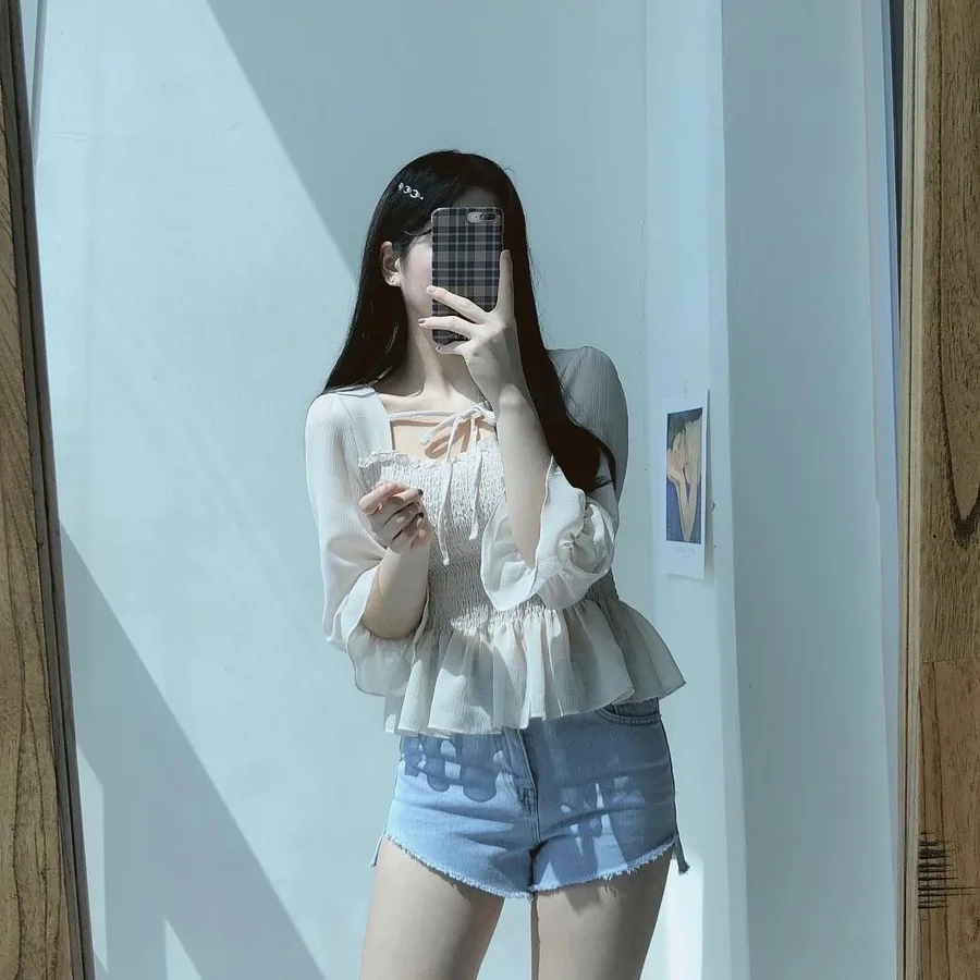 Ảnh đại diện gái xinh che mặt bằng hoa cho những cô nàng nữ tính