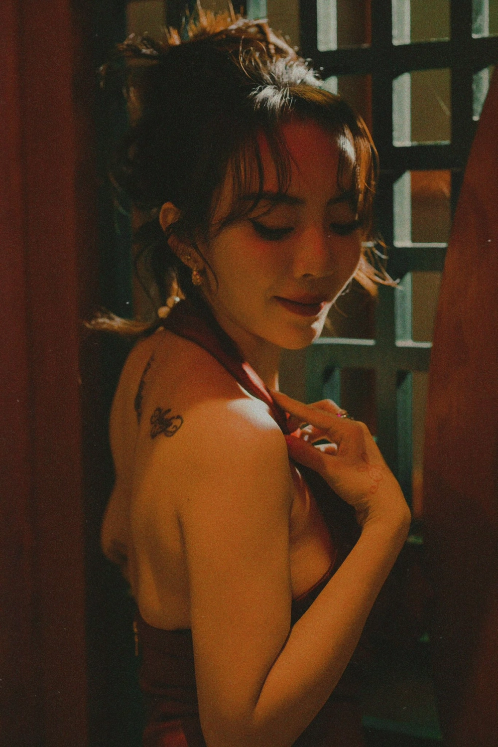 Diễn viên hài Thu Trang duyên dáng và thông minh trên sân khấu