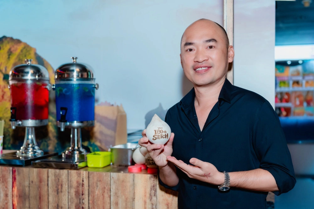 Tiến Luật bao nhiêu tuổi, anh hiện 44 tuổi phong độ