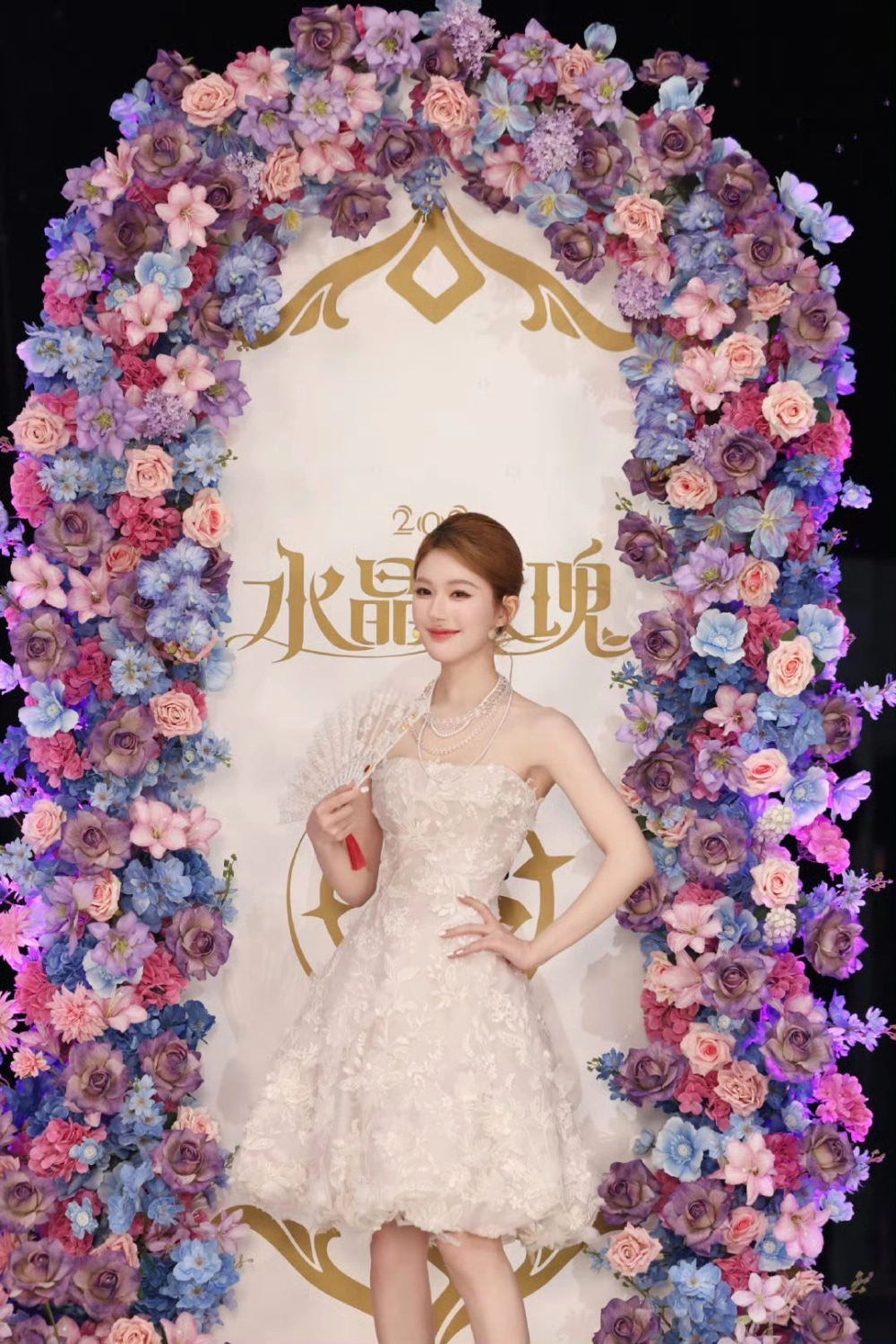 Triệu Lộ Tư mới nhất trở lại cùng diện mạo rạng ngời