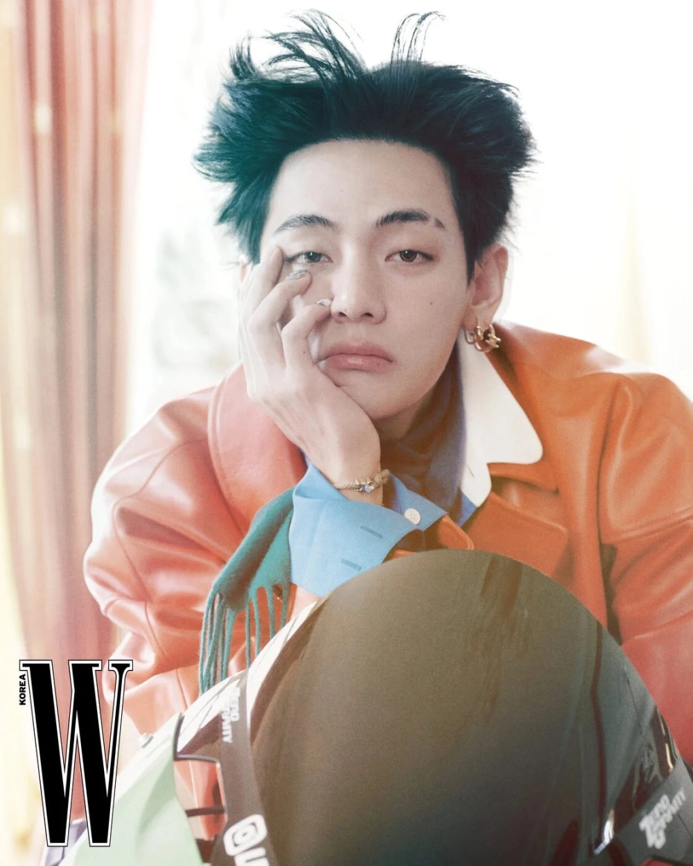 V of BTS hình tượng nghệ sĩ tài năng và cá tính