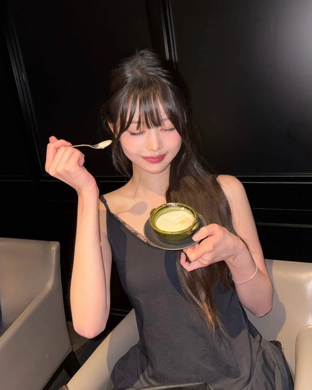 Ảnh Wonyoung lung linh trong mọi góc chụp khiến fan mê mẩn