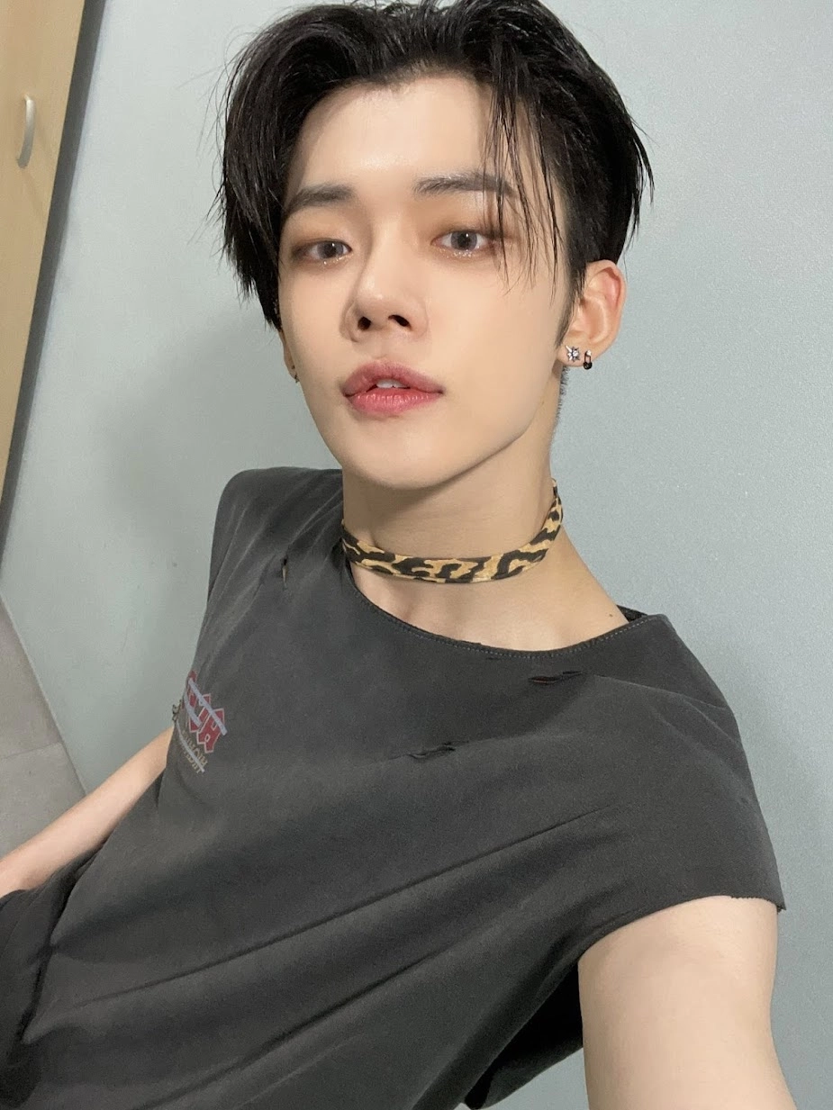 Yeonjun TXT MC Inkigayo với phong thái tự tin thu hút khán giả