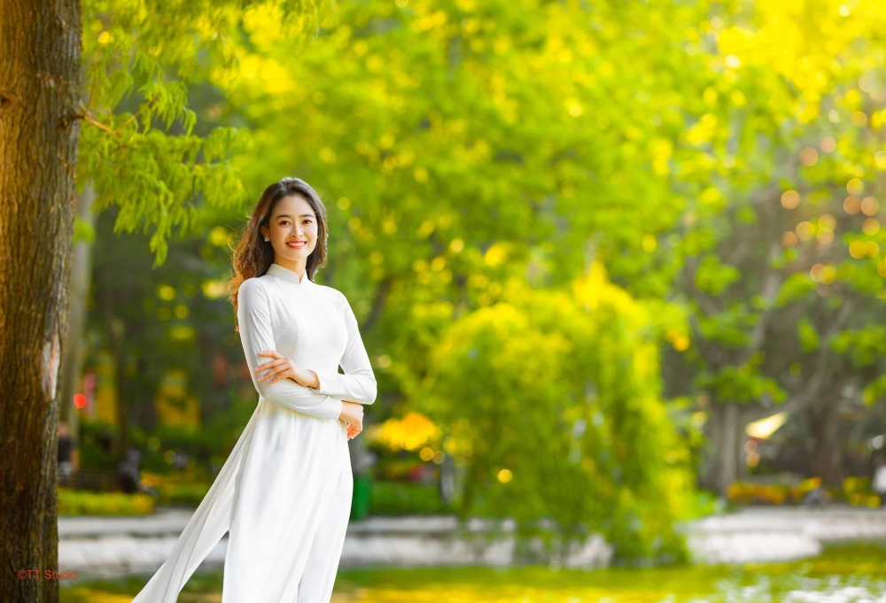 Ảnh mùa thu buồn lá rơi yên bình huyền ảo