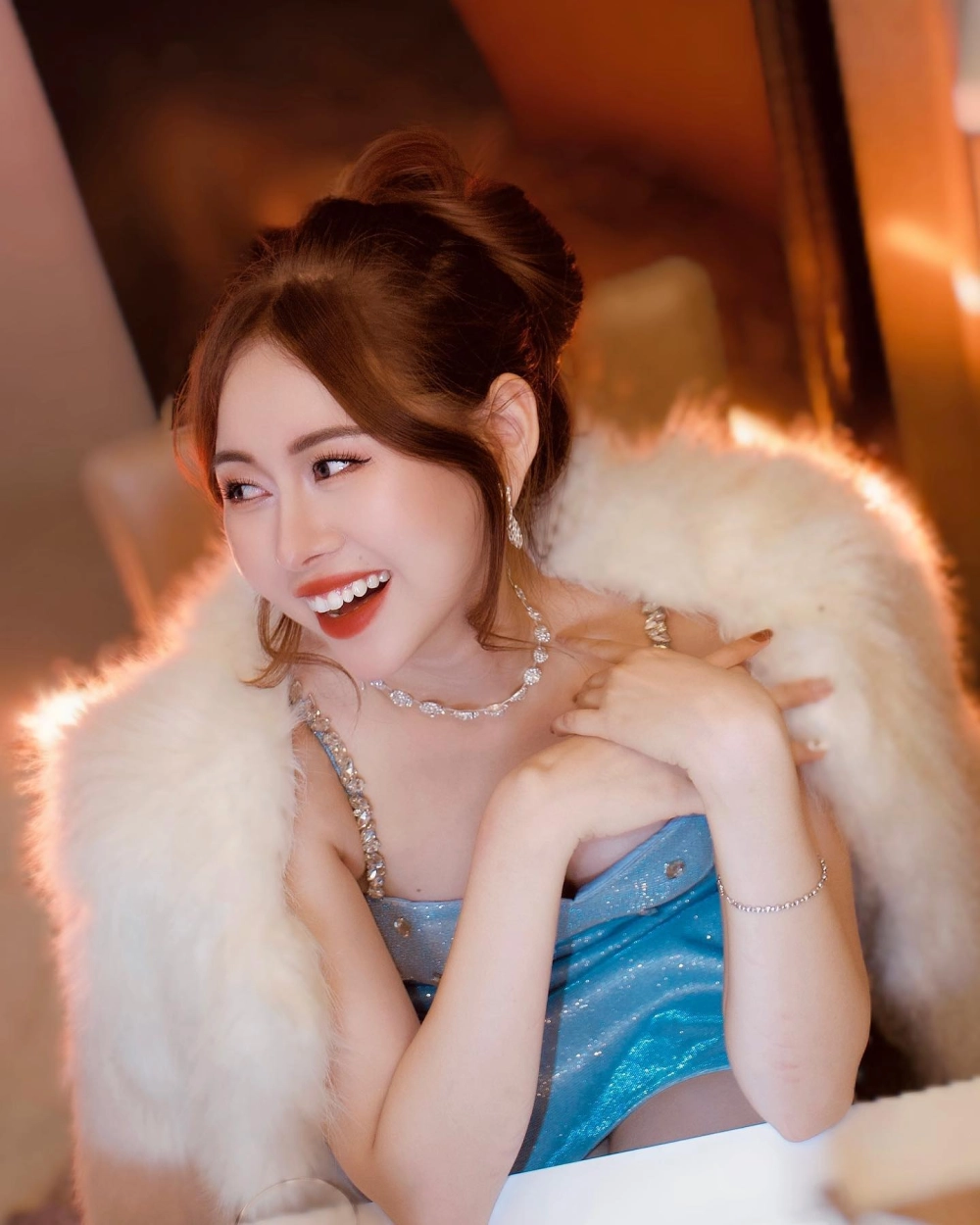 Gái xinh việt nam thời trang đường phố năng động hot