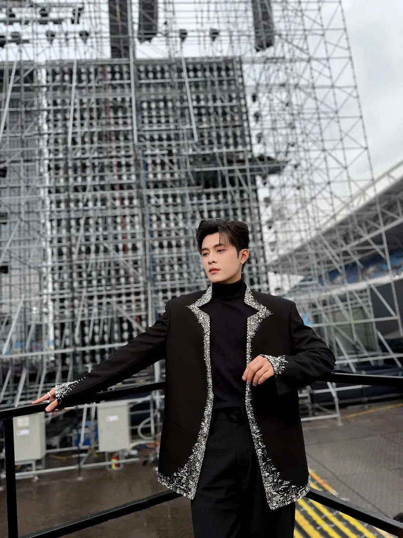 Gin Tuấn Kiệt là ca sĩ và diễn viên trẻ sở hữu ngoại hình điển trai