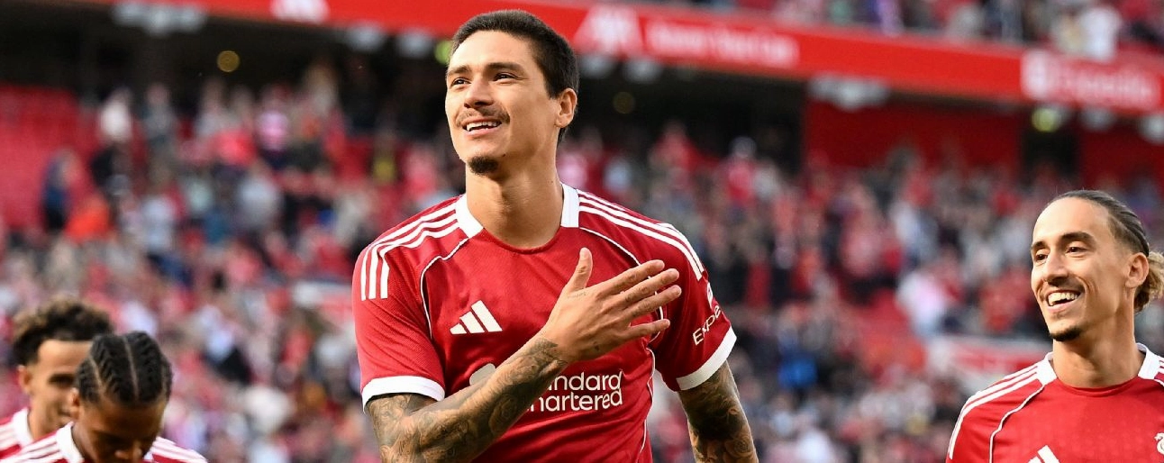 Darwin Núñez trong đội hình chuẩn bị cho trận Community Shield của Liverpool