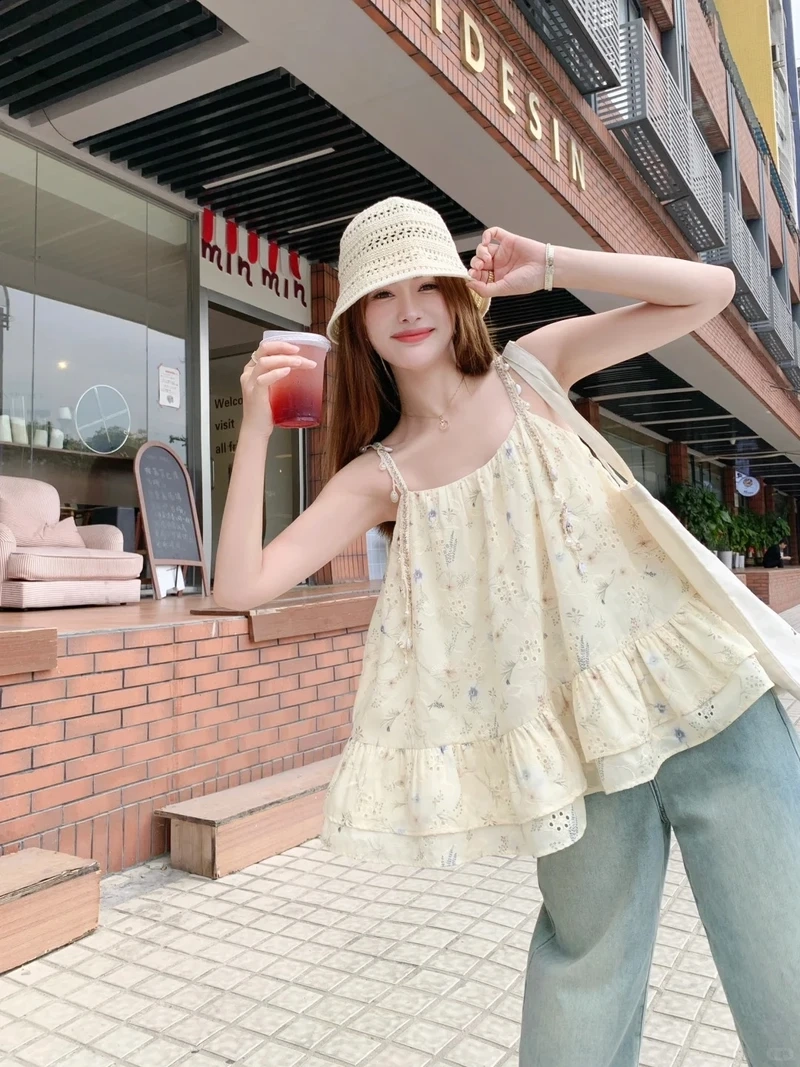 Concept cực hot với gái mặc áo 2 dây body đẹp đang viral