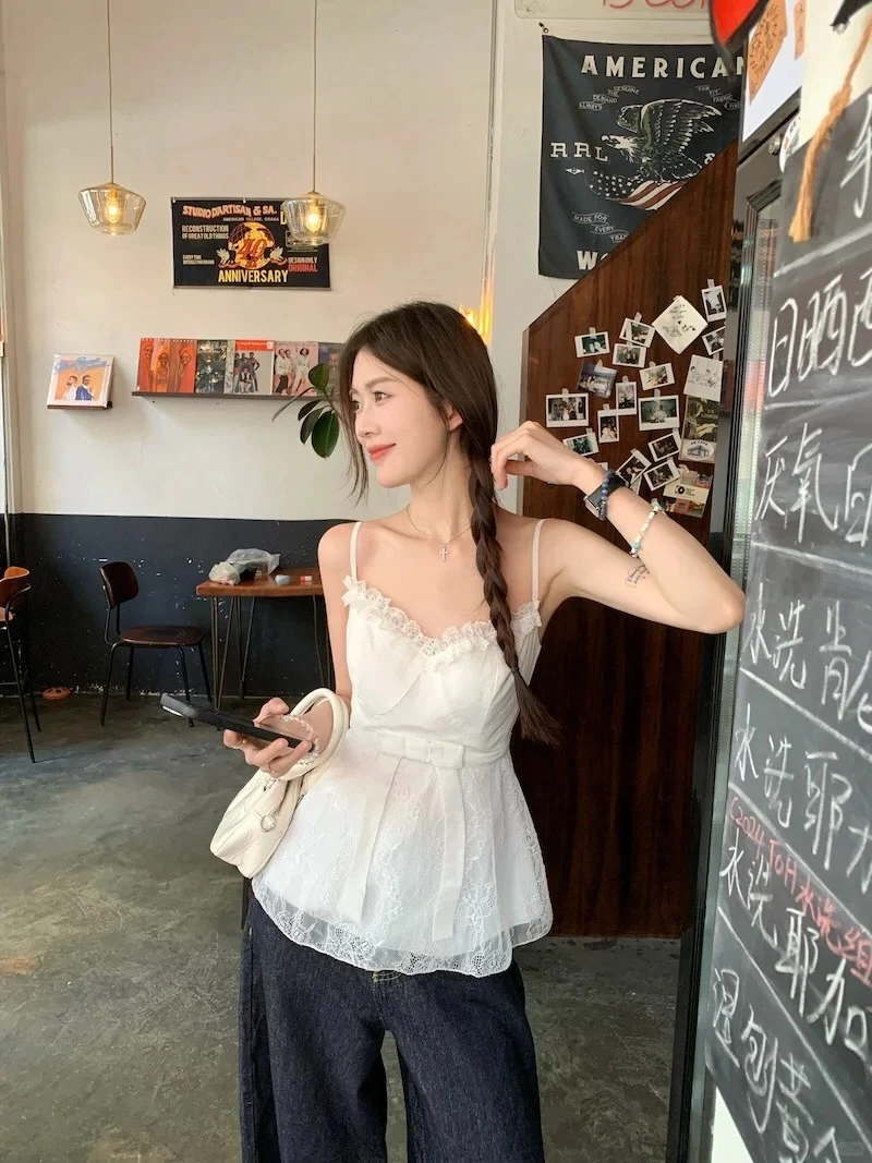 Visual nổi bật của gái mặc áo 2 dây hot girl khiến mạng xã hội bùng nổ