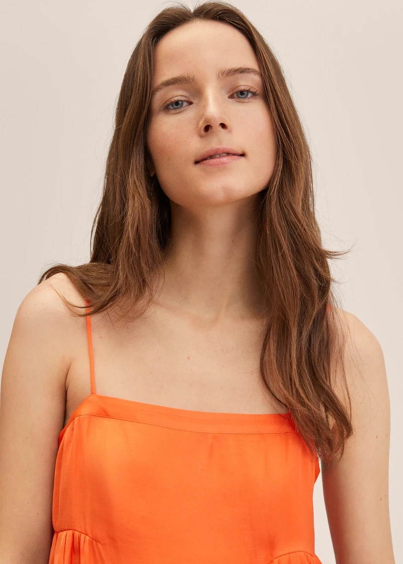 Cá tính nổi bật trong bộ ảnh gái mặc áo 2 dây cá tính