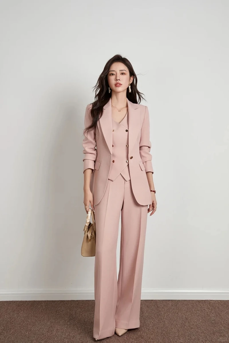 Vẻ đẹp nổi bật trong bộ ảnh gái mặc đồ công sở sang trọng