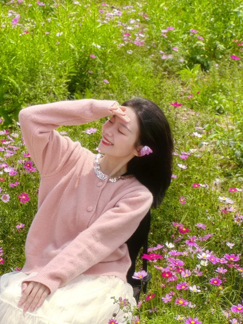 Vẻ đẹp tinh tế từ bộ ảnh gái xinh bên hoa nghệ thuật đang gây sốt mạng