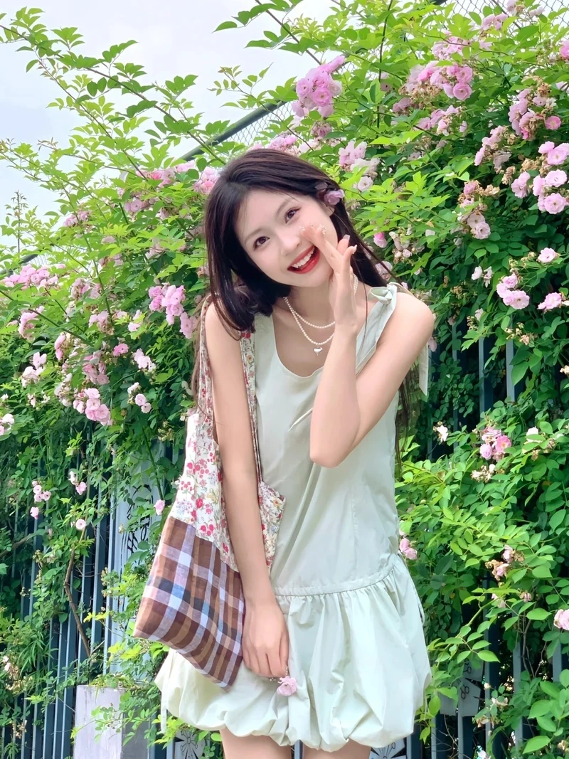 Góc máy cuốn hút trong bộ ảnh gái xinh bên hoa chân dung