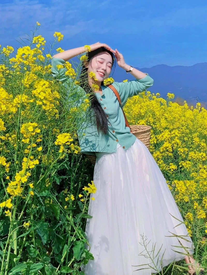 Concept sáng tạo của gái xinh bên hoa nghệ sĩ đầy cảm xúc