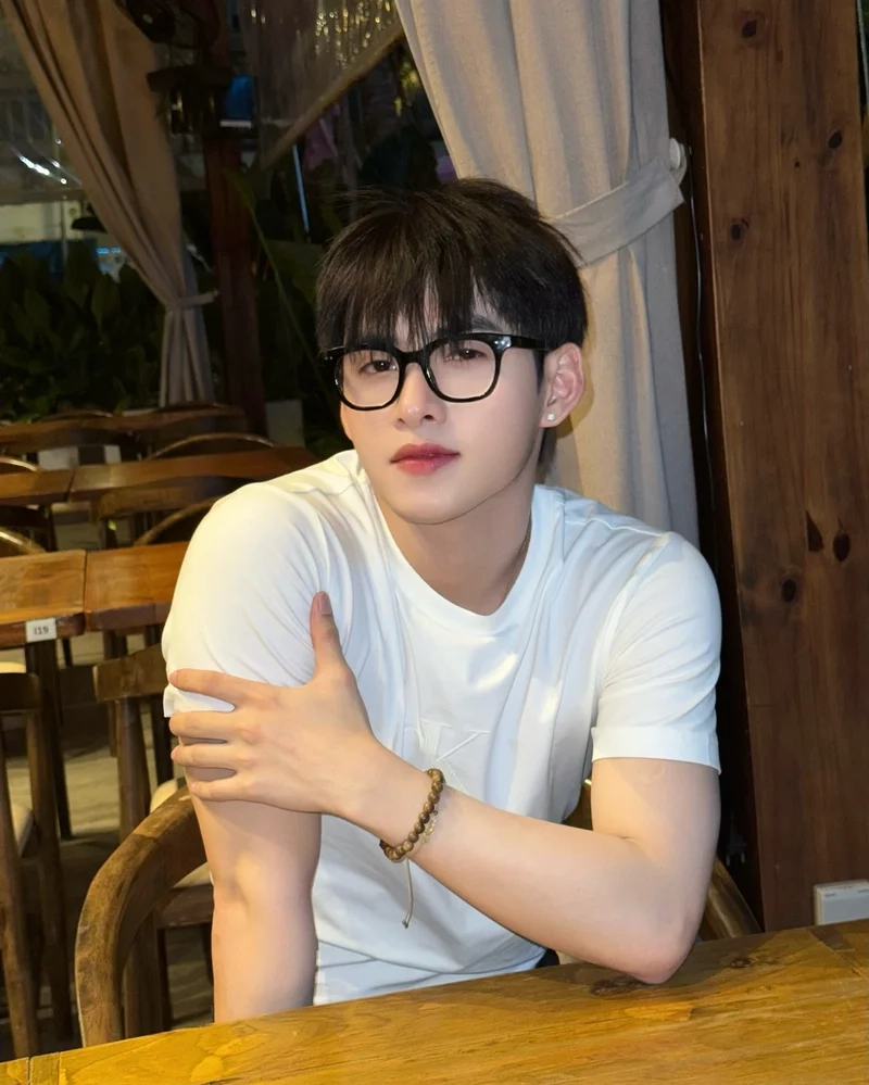 Theo dõi hoạt động mới từ Hùng Huỳnh Official khiến fan thích thú