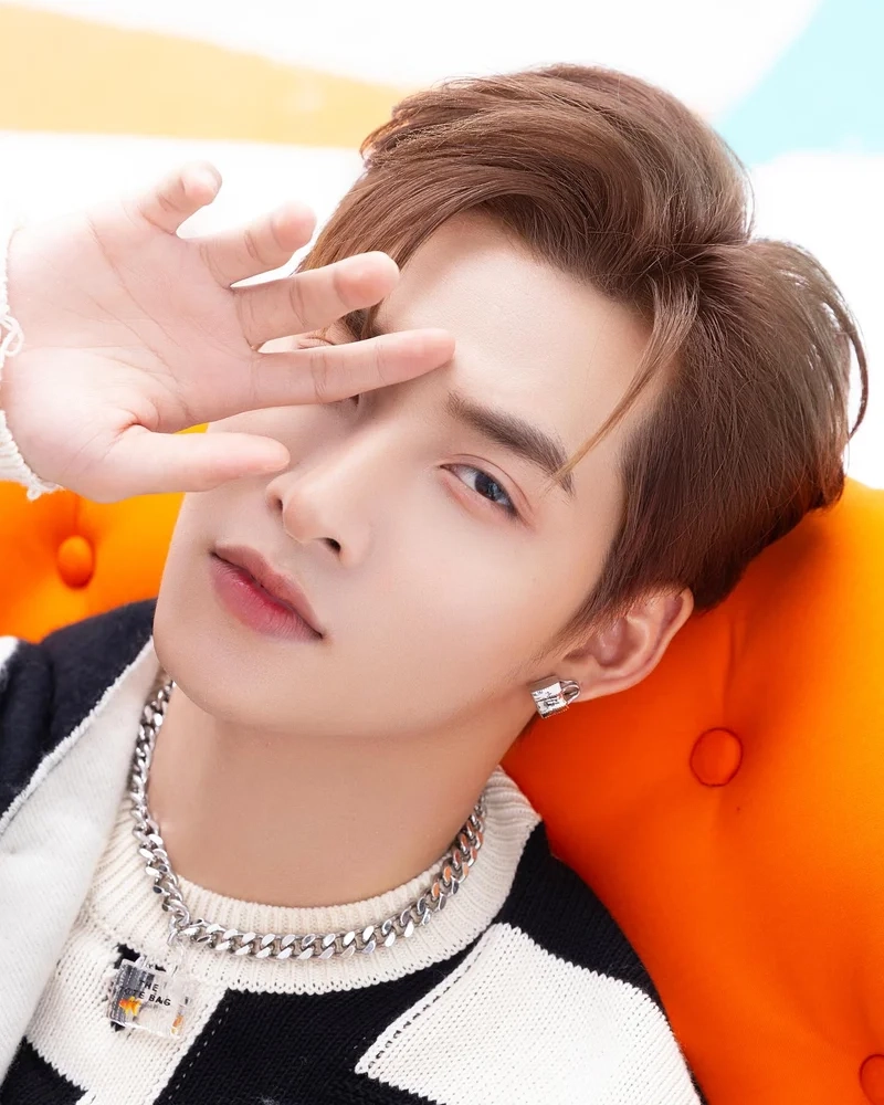 Chiêm ngưỡng bộ Ảnh Hùng Huỳnh cực điển trai đang viral