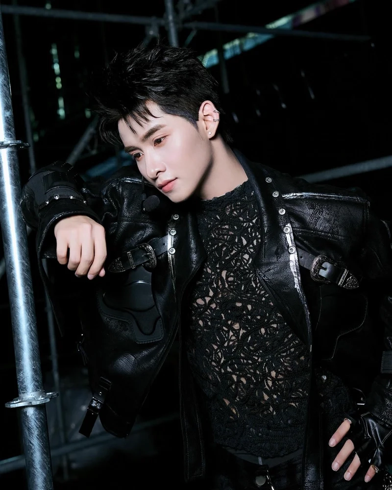 Bản hit Hùng Huỳnh Chẳng Thể Nhắm Mắt gây sốt cộng đồng mạng