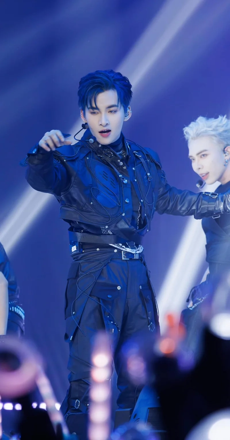 Thông tin thú vị về Hùng Huỳnh cao bao nhiêu khiến fan bất ngờ