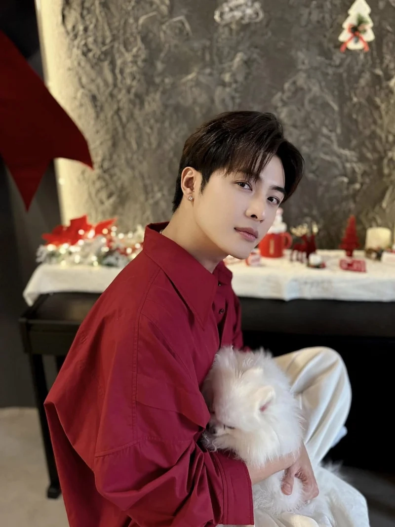 Loạt ảnh Body Gin Tuấn Kiệt khiến cộng đồng mạng chú ý