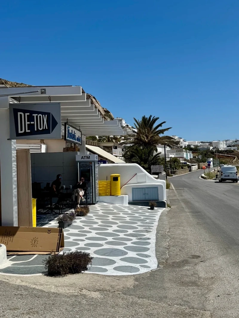 Vẻ đẹp độc đáo của phong cảnh Hy Lạp kiến trúc trắng xanh