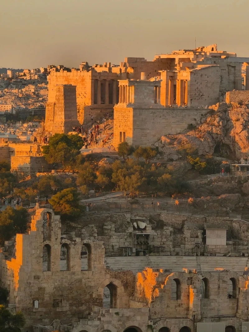 Khoảnh khắc vàng trên phong cảnh Hy Lạp hoàng hôn