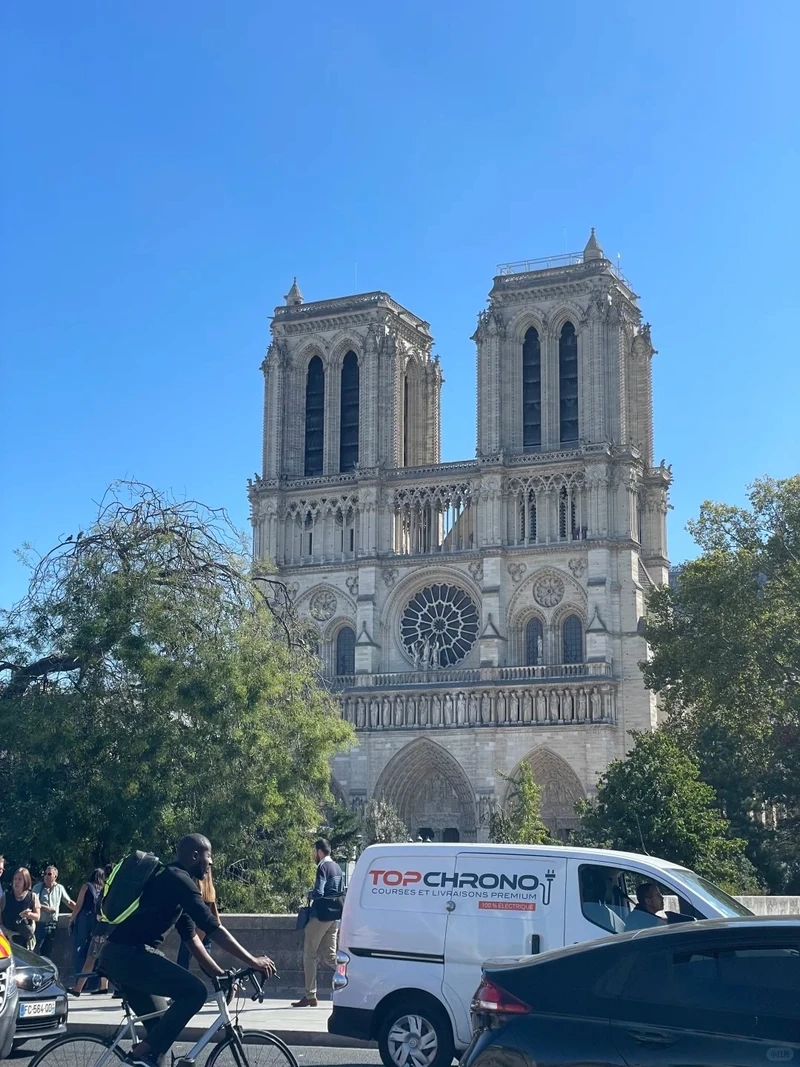 Thả hồn vào phong cảnh Paris thơ mộng giữa lòng Châu Âu