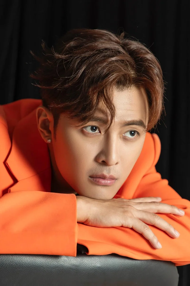 Fan thích thú với loạt ảnh Ca Sĩ Gin Tuấn Kiệt cực điển trai