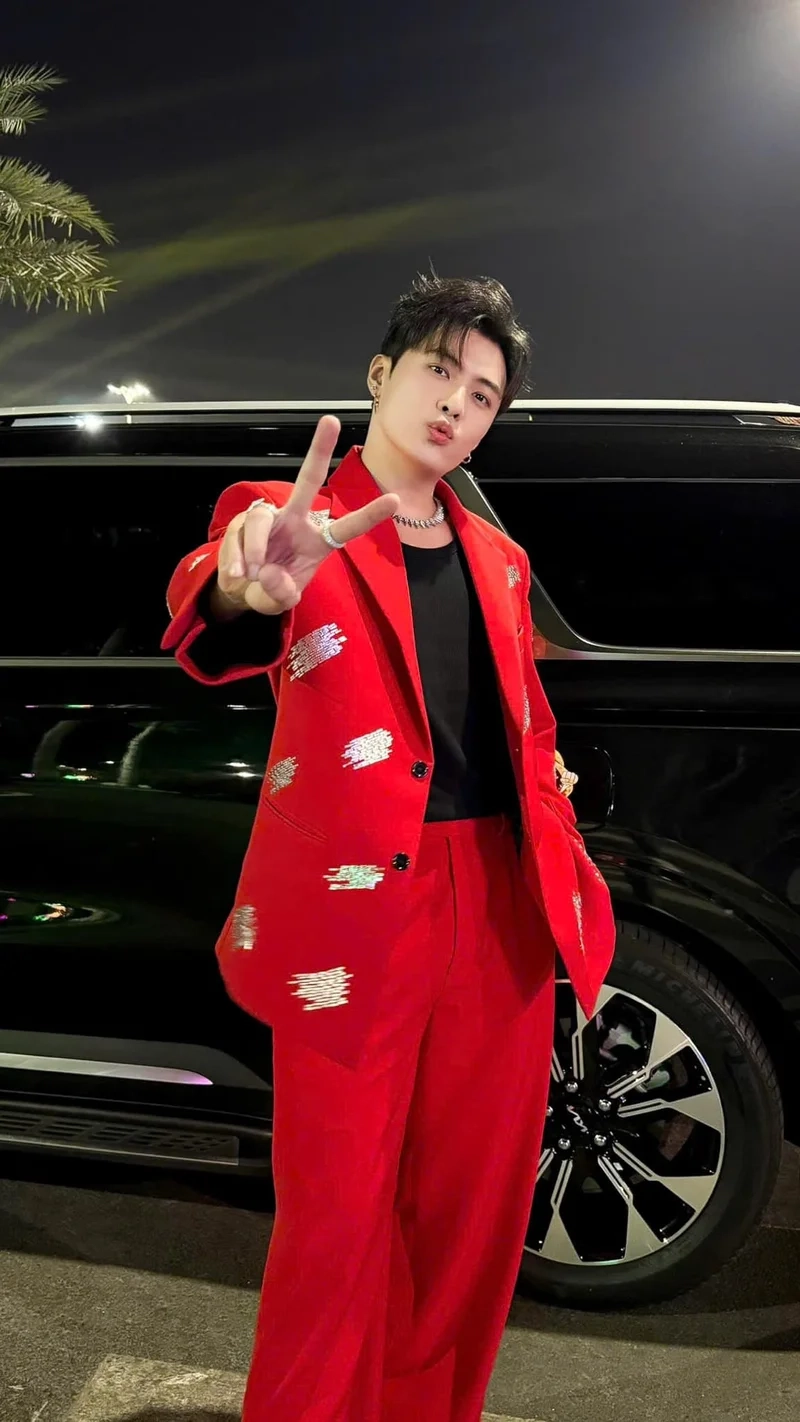 Cộng đồng mạng chia sẻ loạt ảnh Gin Tuấn Kiệt Body cực hot