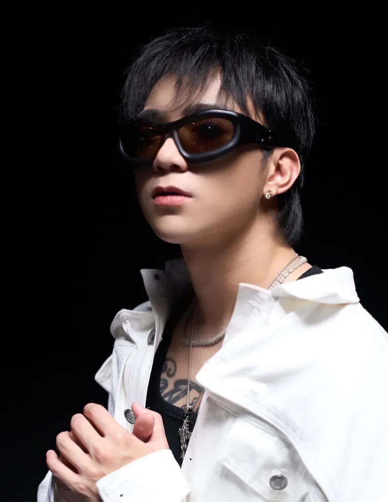 Fan chia sẻ rầm rộ loạt Anh Soobin Hoàng Sơn cực cuốn