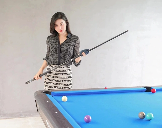 Á hậu Huyền My trẻ trung năng động trong trang phục chơi golf