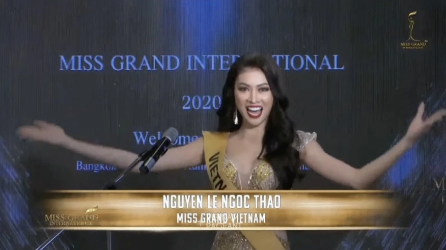 Á hậu Ngọc Thảo hô vang hai tiếng Việt Nam trên sân khấu họp báo Miss Grand International
