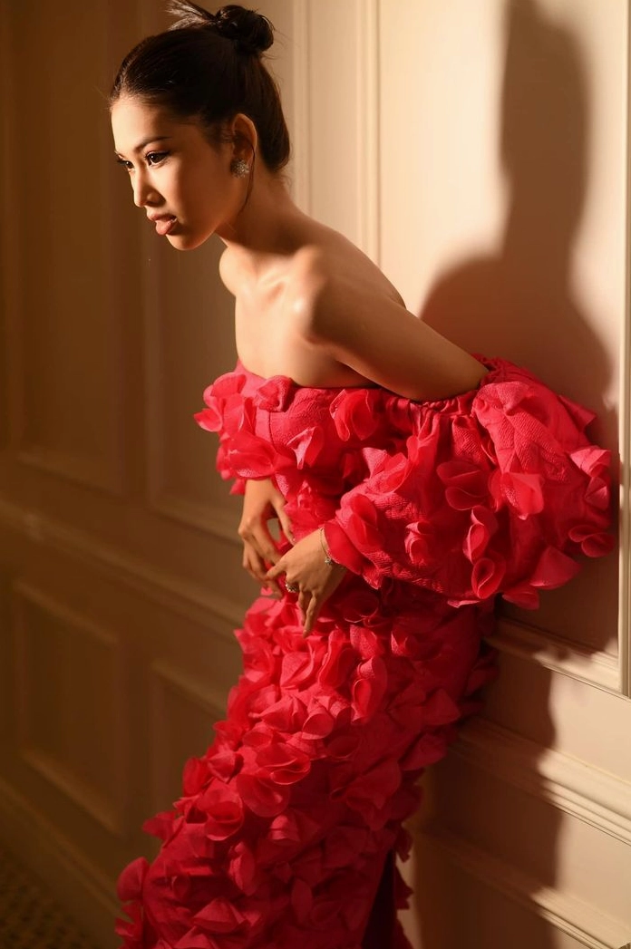 Á hậu Ngọc Thảo quyến rũ đầy mê hoặc với lối trang điểm sắc sảo