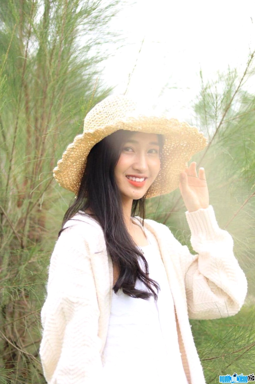 Á hậu Nguyễn Phương Nhi xinh đẹp rạng rỡ trong một sự kiện