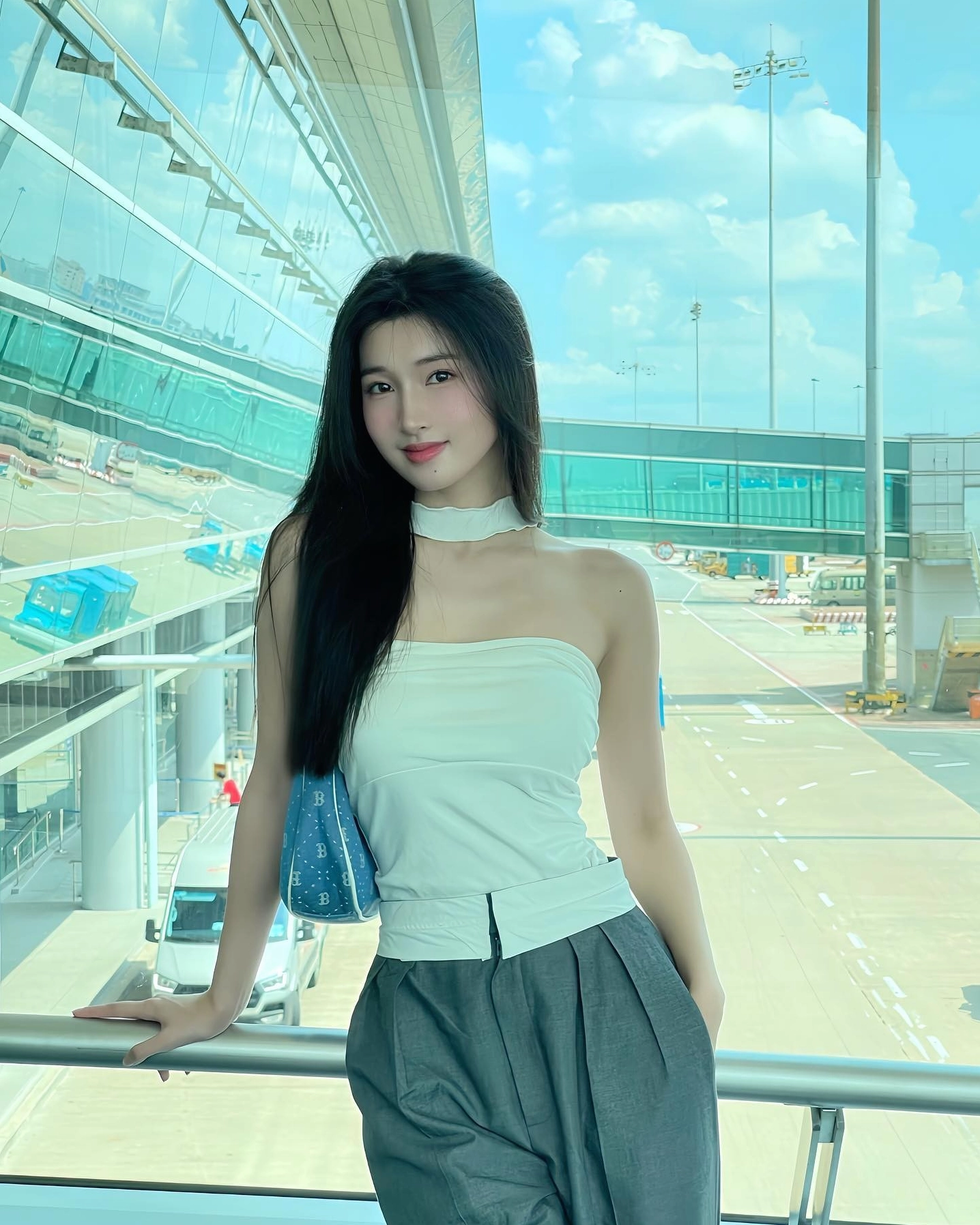 Á hậu Phương Nhi cùng nụ cười rạng rỡ