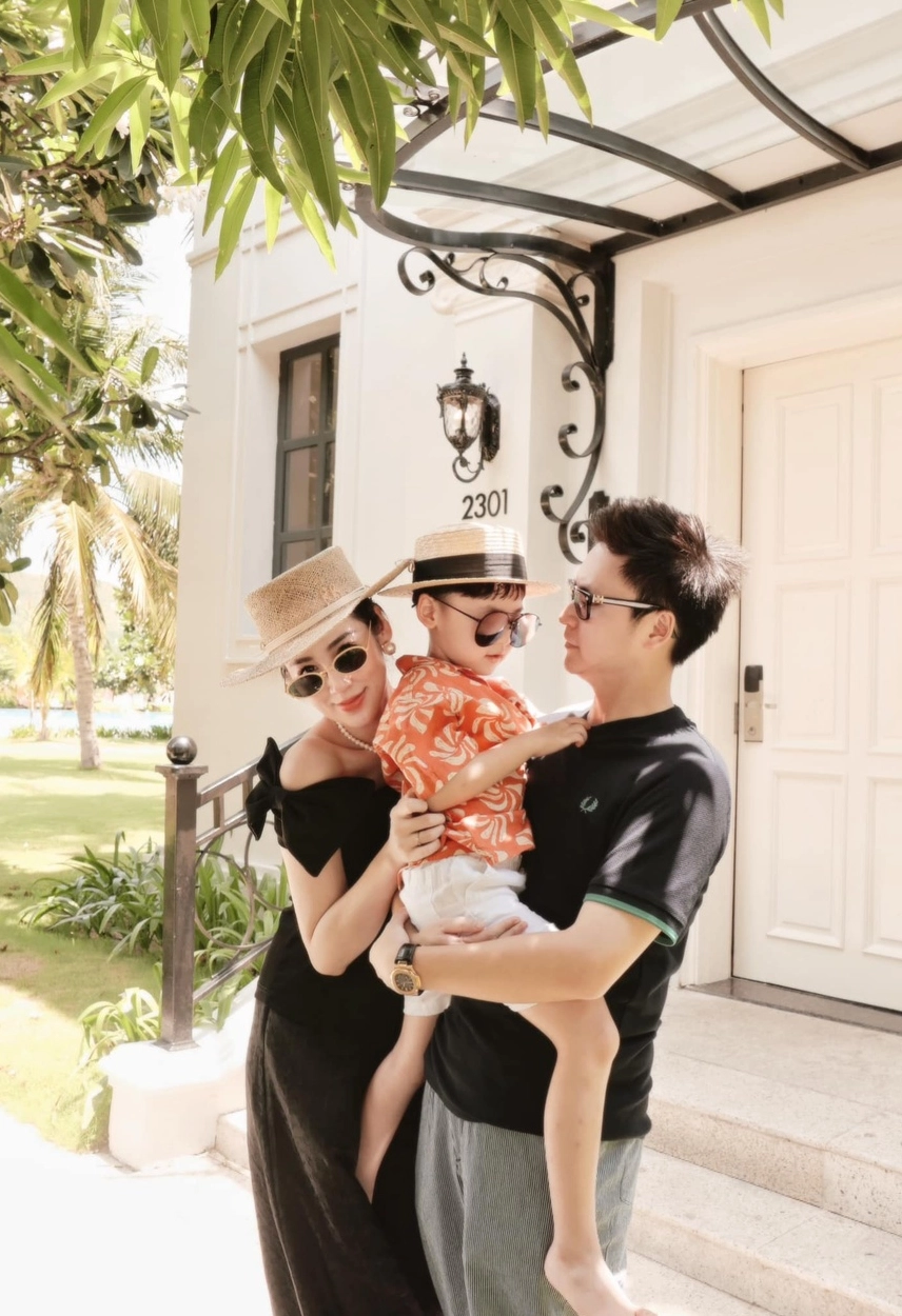 Á hậu Tú Anh khoe đường cong quyến rũ