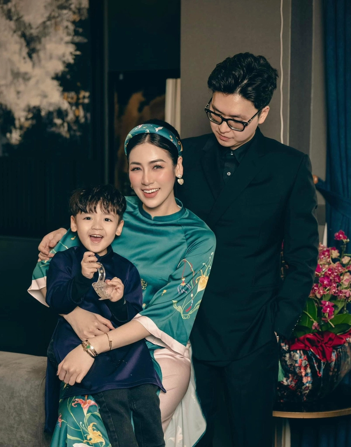 Á hậu Tú Anh kiêu sa