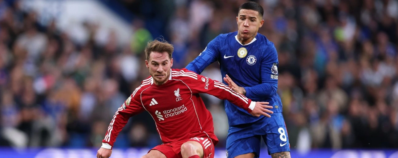 Alexis Mac Allister và Enzo Fernandez thi đấu trên sân