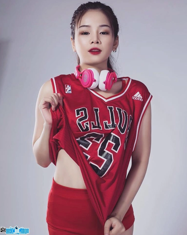 Ảnh chân dung xinh đẹp rạng ngời của DJ Mie