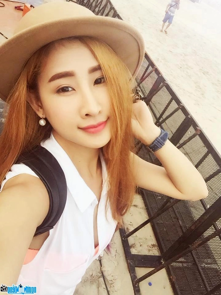 Ảnh của Oxy rạng rỡ trong một sự kiện âm nhạc