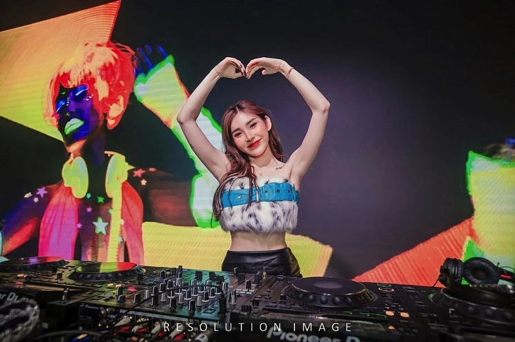 ảnh dj t tina trên tạp chí