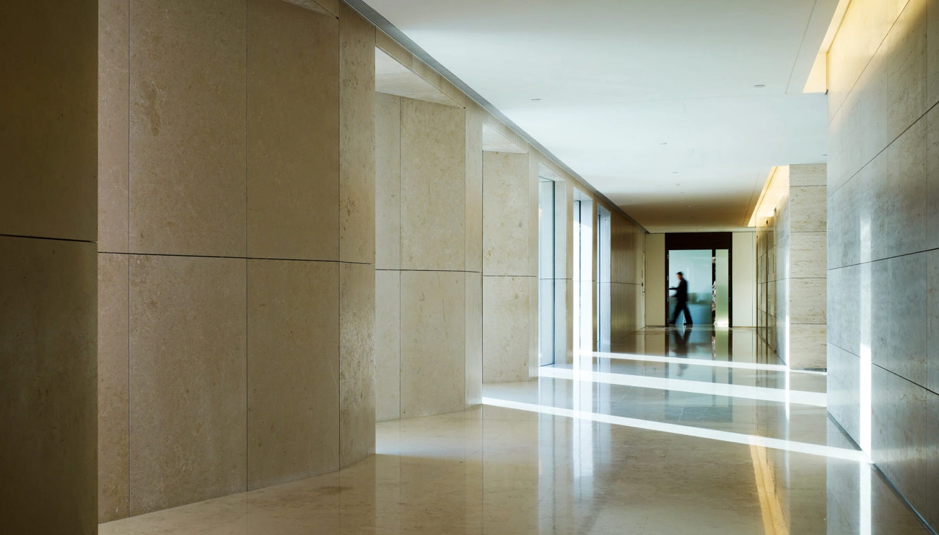 Bên trong không gian sang trọng của Al Hamra