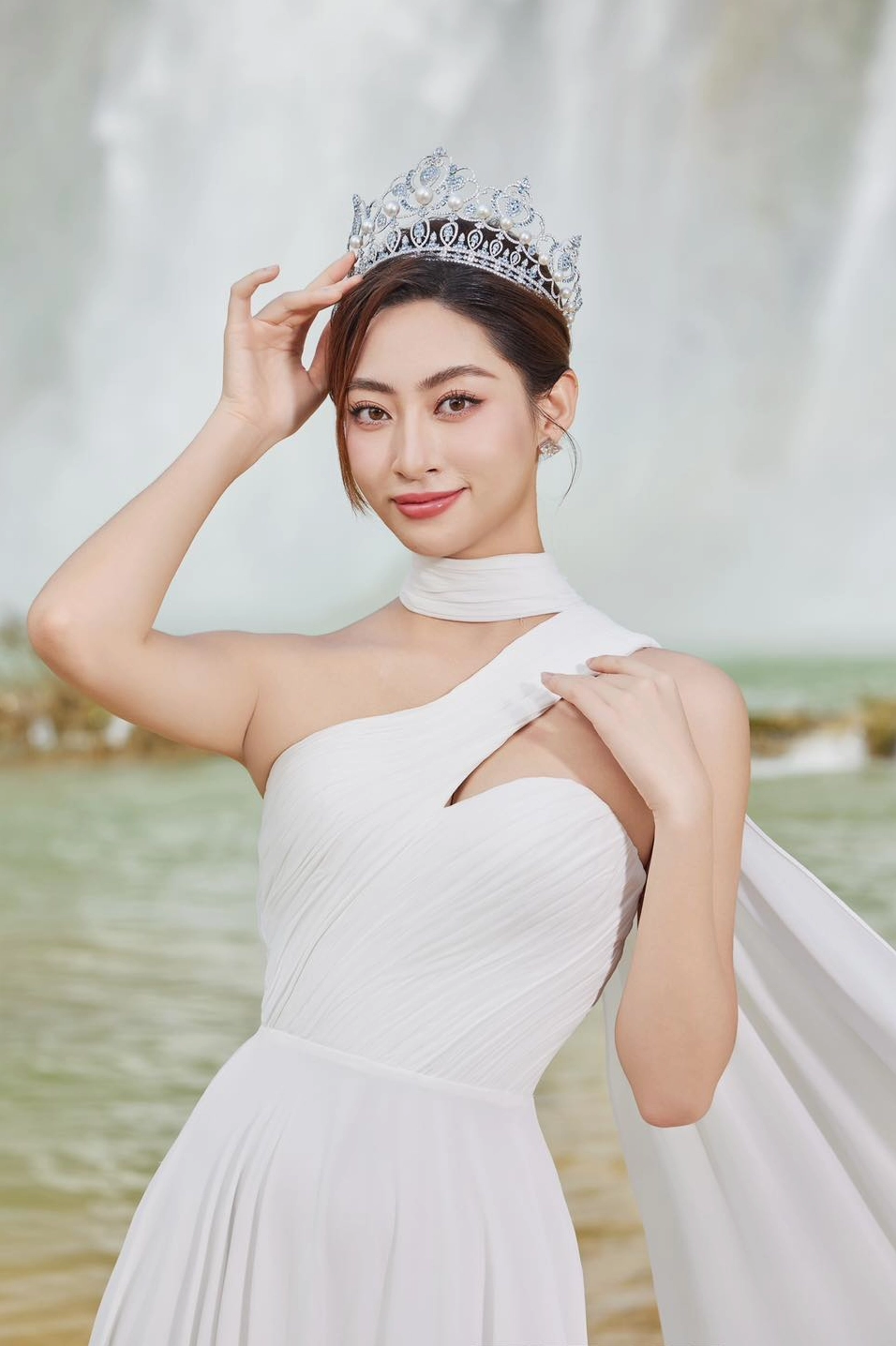 Bộ ảnh kỷ niệm 5 năm đăng quang của Lương Thùy Linh