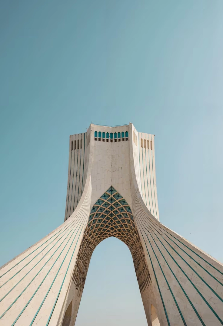 Bóng dáng tháp Azadi oai hùng giữa lòng thủ đô