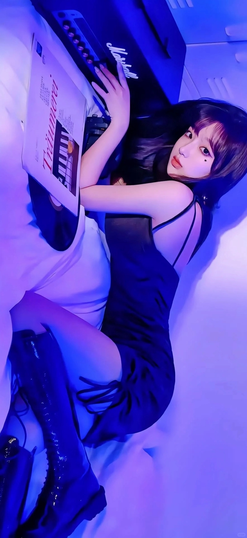 Bức ảnh cô gái chân dài được blend màu vô cùng đẹp mắt và nghệ thuật