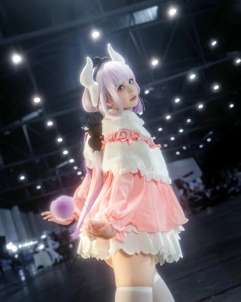 Bức ảnh cosplay hài hòa về màu sắc và bố cục