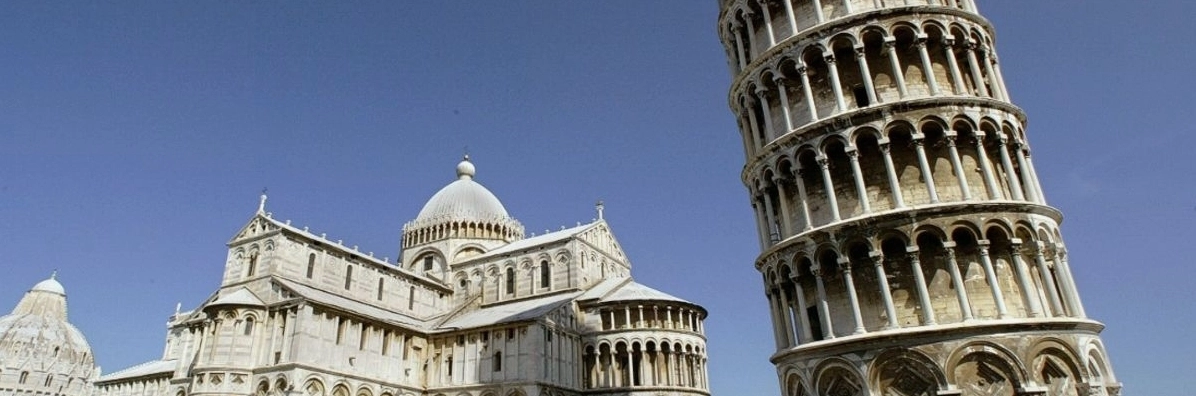 Bức ảnh Leaning Tower of Pisa tuyệt đẹp dưới ánh nắng chói chang