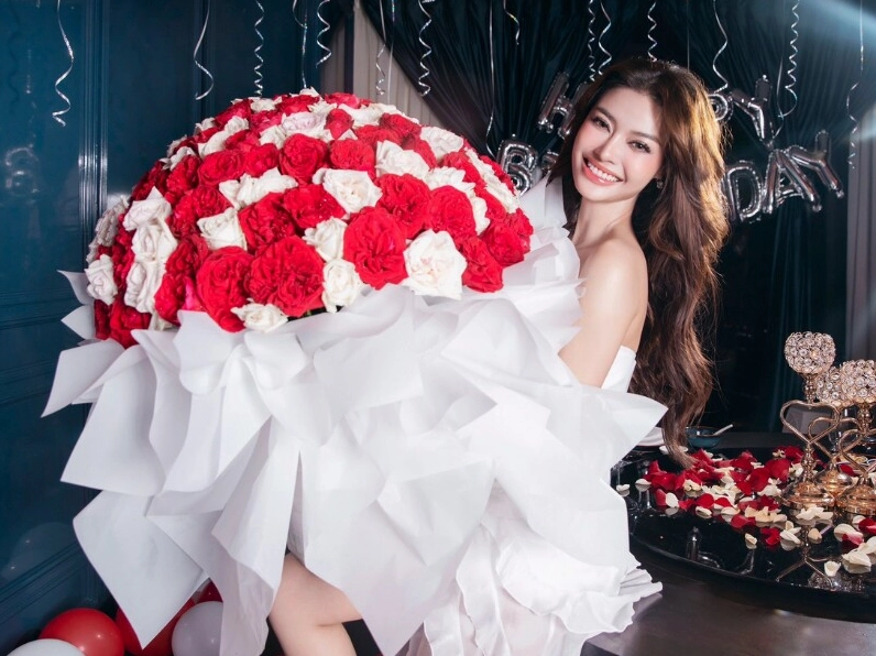 Bức ảnh selfie khoe làn da mịn màng căng bóng