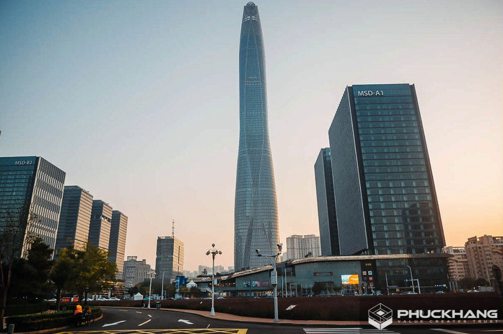 Bức ảnh toàn cảnh tòa tháp Tianjin CTF Finance Centre vươn cao đầy kiêu hãnh giữa thành phố