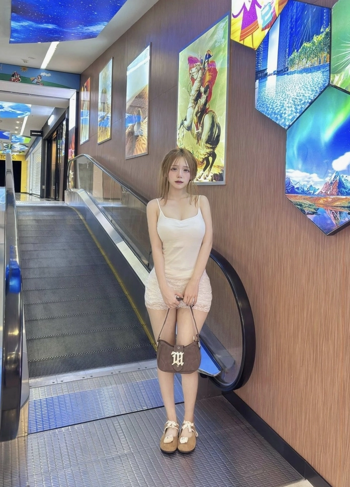 Bức ảnh tôn lên vẻ đẹp hài hòa của cô gái có vóc dáng cân đối
